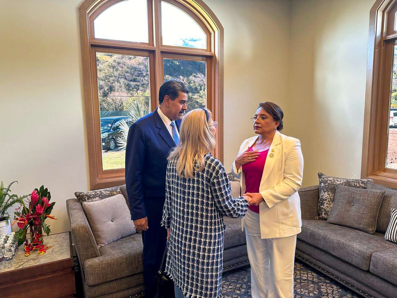 Xiomara Castro aligns with Nicolás Maduro amid escalating international tensions